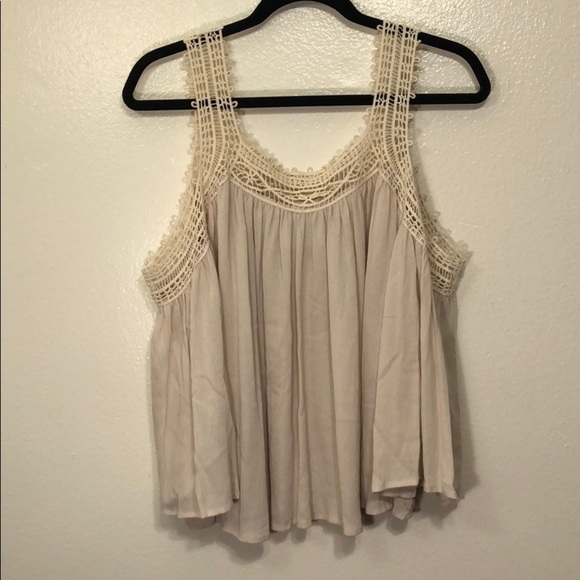 NWT Sadie & Sage Cold Shoulder Top - Picture 2 of 8